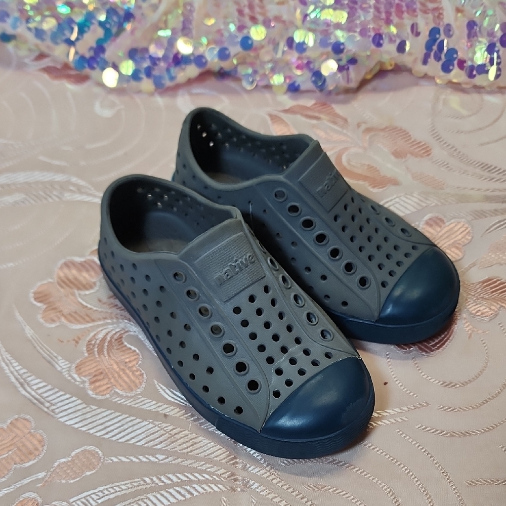 Native Kids Grey and Navy Jefferson Water Shoes